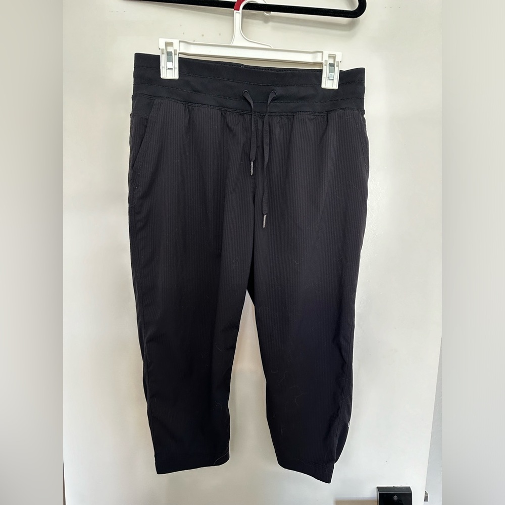 Lululemon Dance studio pants. Midrise. Crop. Black.